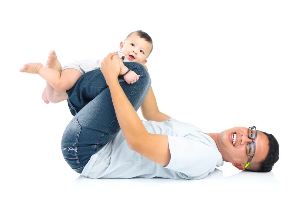 Soutenez votre dos lorsque vous jouez avec votre enfant