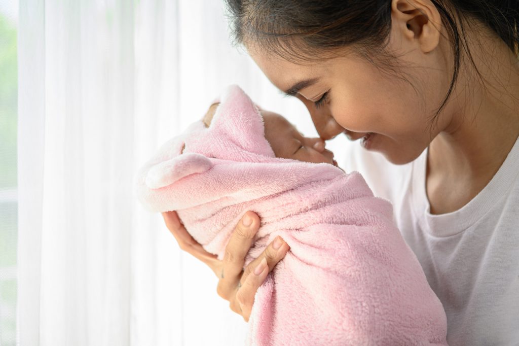 Nouveaux parents : 6 conseils pour votre dos