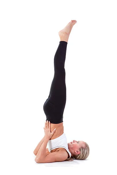6 postures de yoga qui aggravent les douleurs lombaires 5 Chandelle