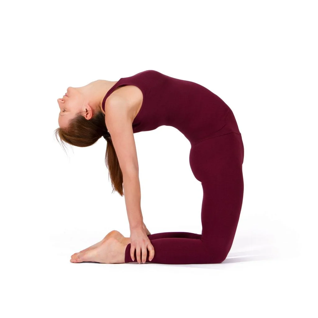 6 postures de yoga qui aggravent les douleurs lombaires 1 Kamel Haende auf Waden 1